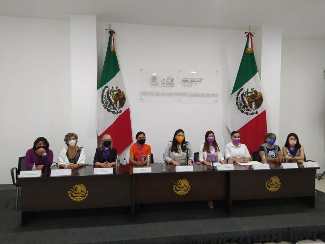 Entregan iniciativa para tipificar la violencia vicaria en Yucatán